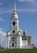 На колокольне Успенского собора во Владимире установлен главный колокол